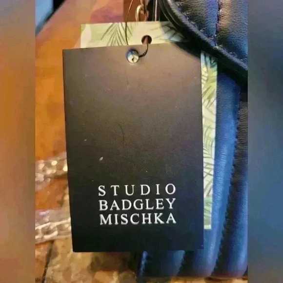 Badgley Mischka NWT Crossbody - Picture 11 of 13